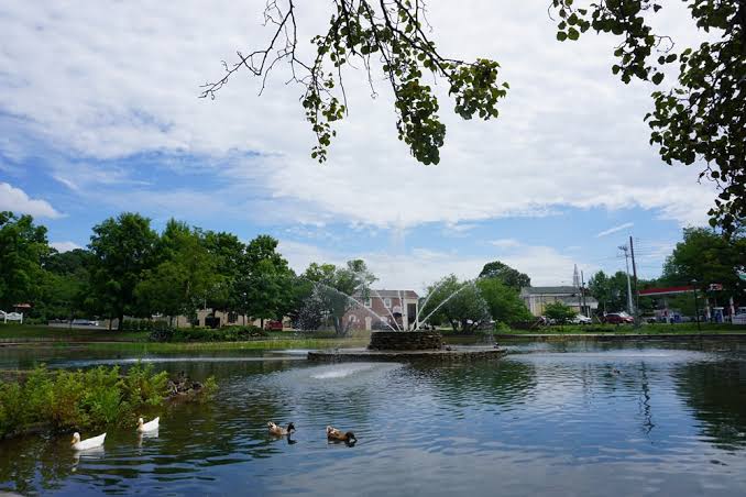 Fountain City Lake in North Knoxville, representing Fountain City, Powell, and Halls real estate and East Tennessee living.