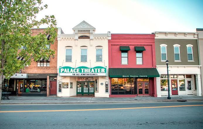 Downtown Maryville Tennessee with the Palace Theater, representing Maryville real estate and East Tennessee small-town living.